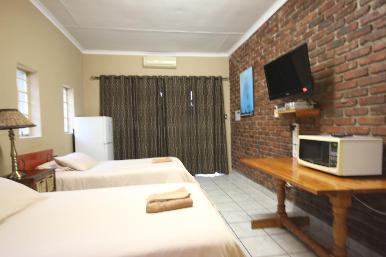 Ingwe Guesthouse ネルスプロイト エクステリア 写真