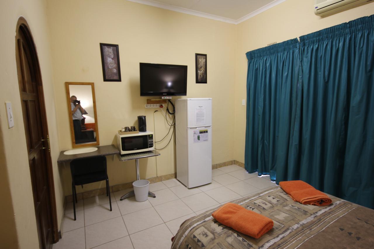Ingwe Guesthouse ネルスプロイト エクステリア 写真